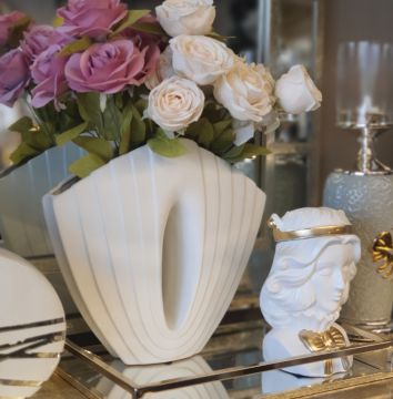 İnci Beyaz Porselen Vazo