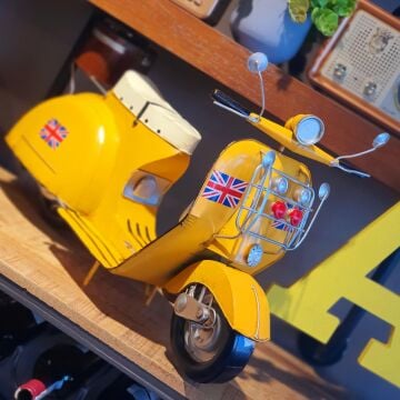 Dekoratif Metal Jumbo Boy Scooter Sarı