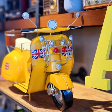 Dekoratif Metal Jumbo Boy Scooter Sarı