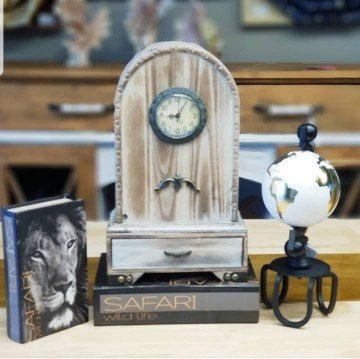 Ahşap Oval Kutulu Çekmeceli Masa Saati