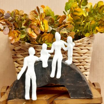 Yamaçta Aile Dekor Beyaz