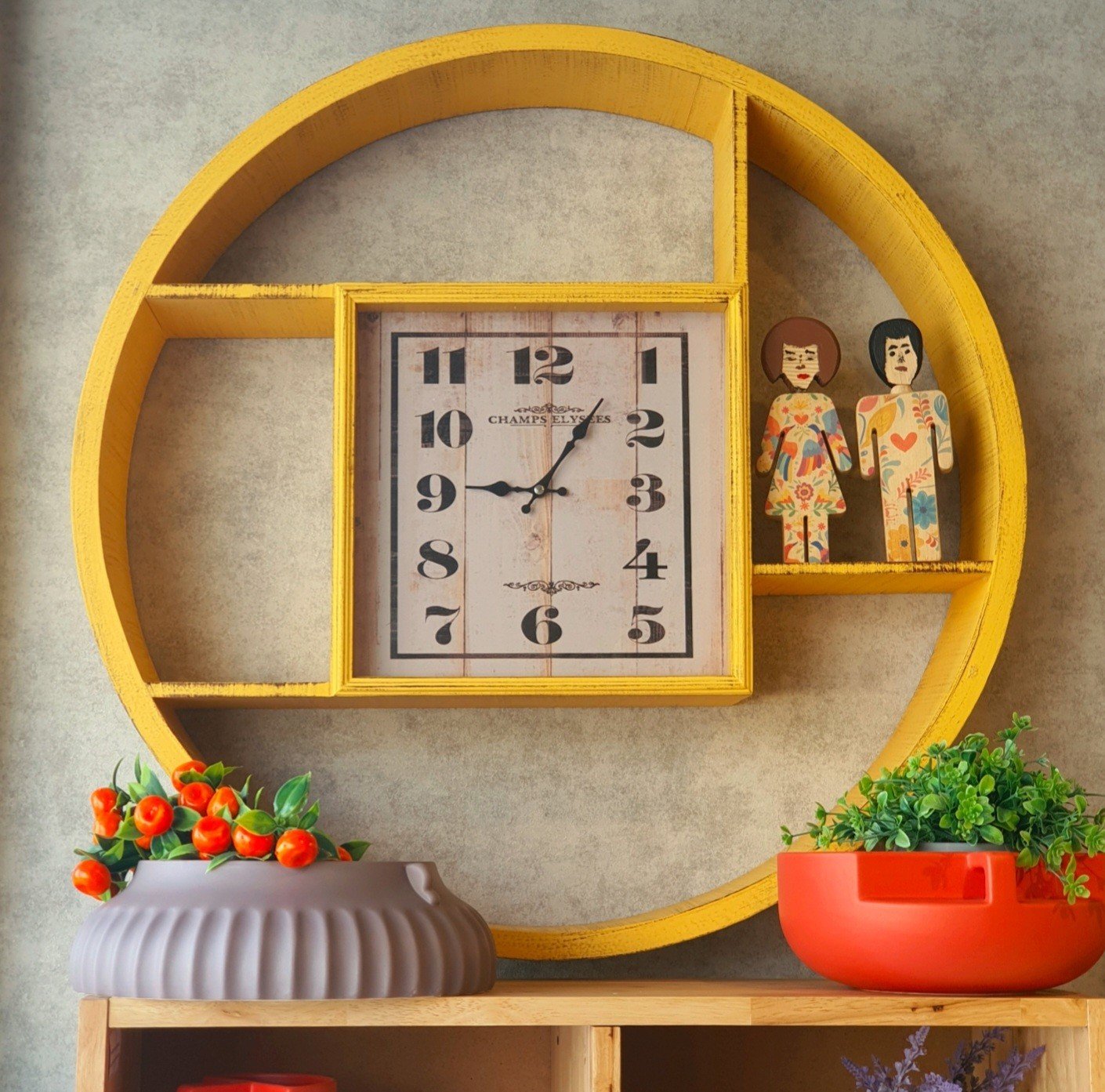 Yuvarlak Ahşap Raflı Duvar Saati Hardal
