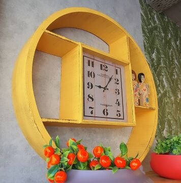 Yuvarlak Ahşap Raflı Duvar Saati Hardal