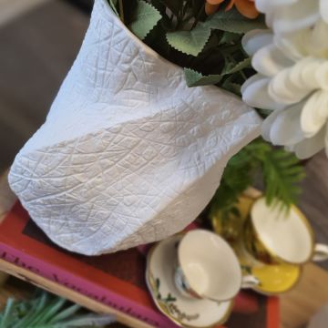 Beyaz Deri Baskılı Vazo