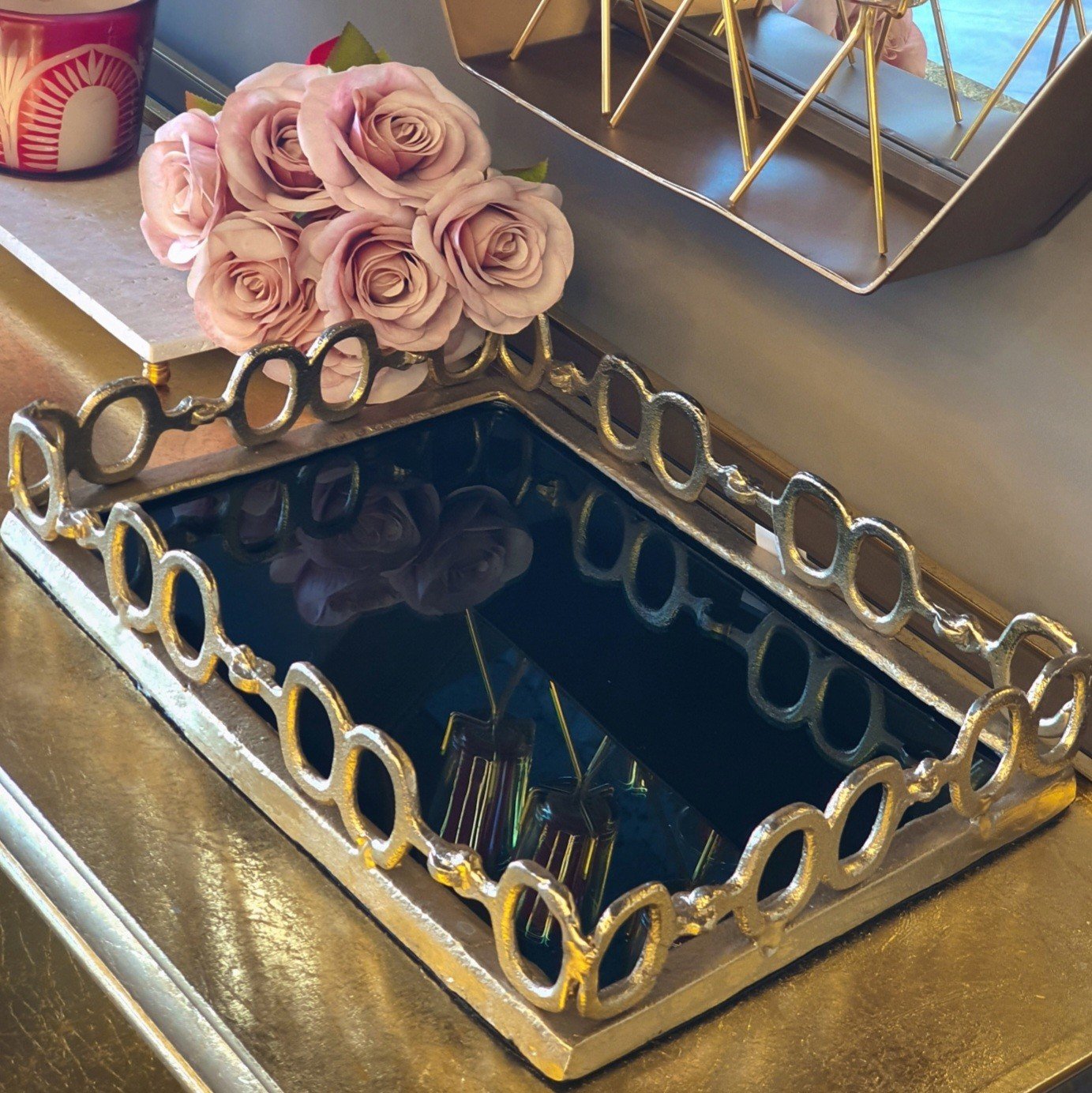 Gold Metal Halkalı Sıyah Camlı Tepsi