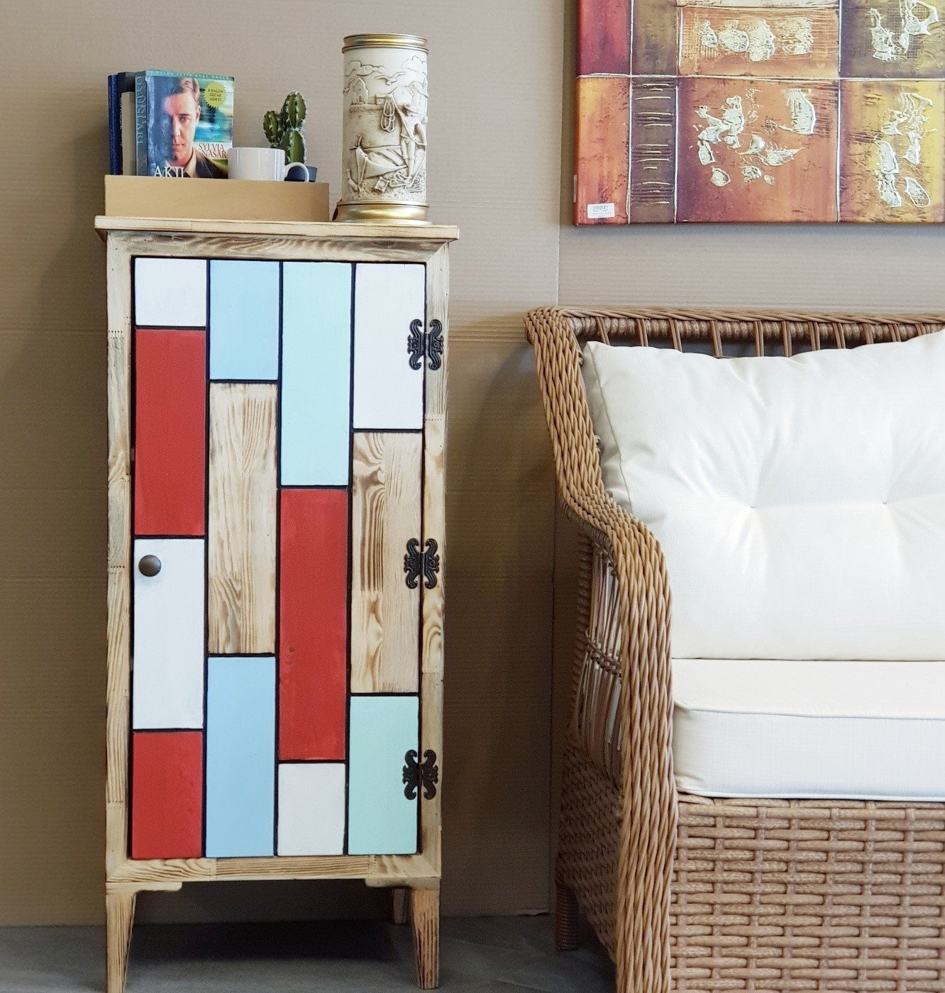 Vintage Pastel Orta Boy Dolap