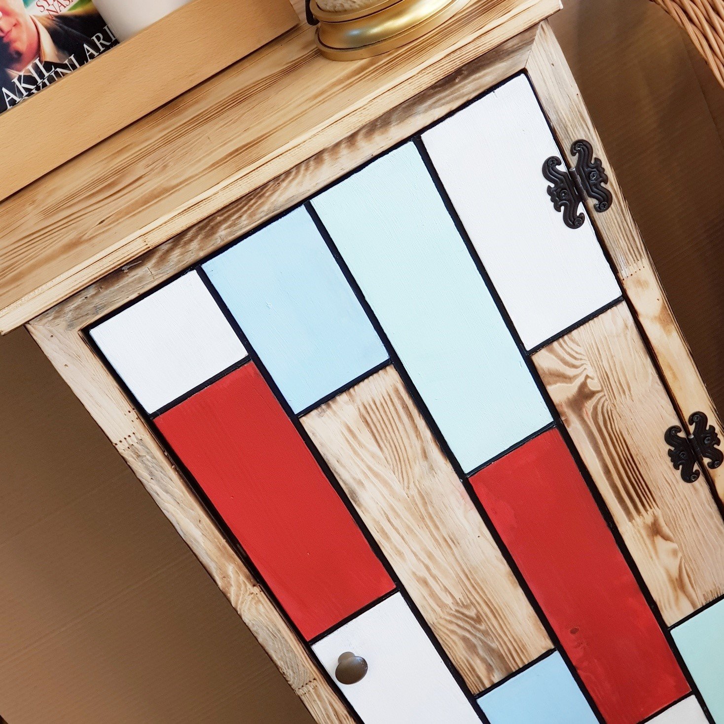 Vintage Pastel Orta Boy Dolap