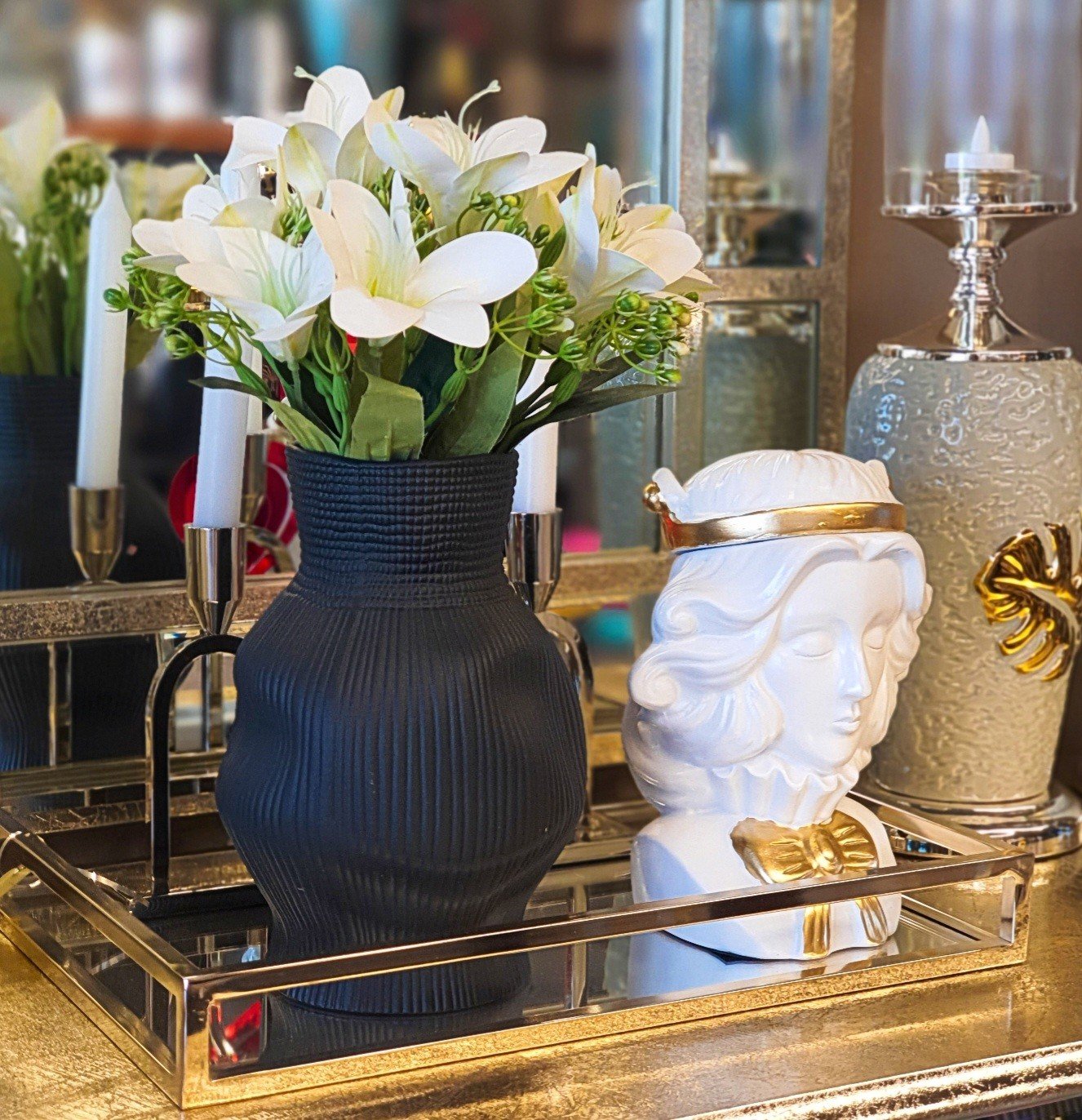 Siyah Darbeli Vazo Kısa 23cm