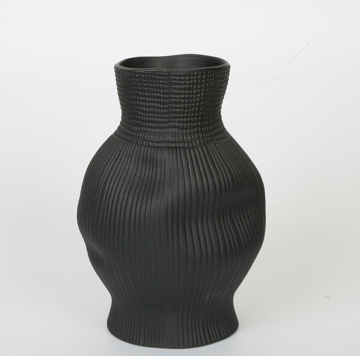 Siyah Darbeli Vazo Uzun