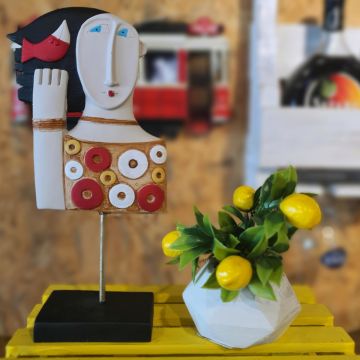 Kaideli Halkalı Kadın Biblo