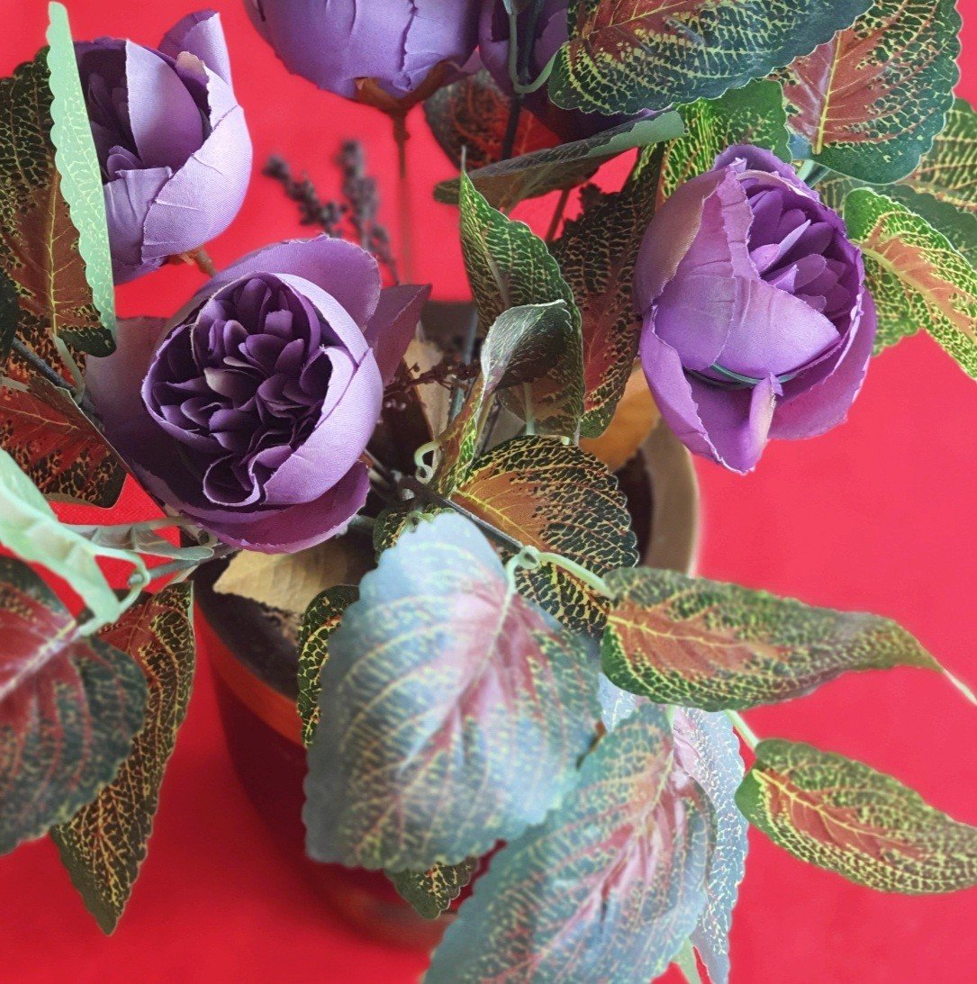 Yapay Çiçekli Metal Saksı