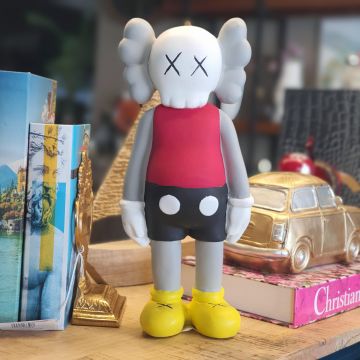 Kırmızı Büyük Boy Kaws Biblo