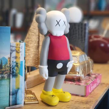 Kırmızı Büyük Boy Kaws Biblo