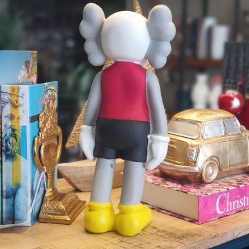 Kırmızı Büyük Boy Kaws Biblo
