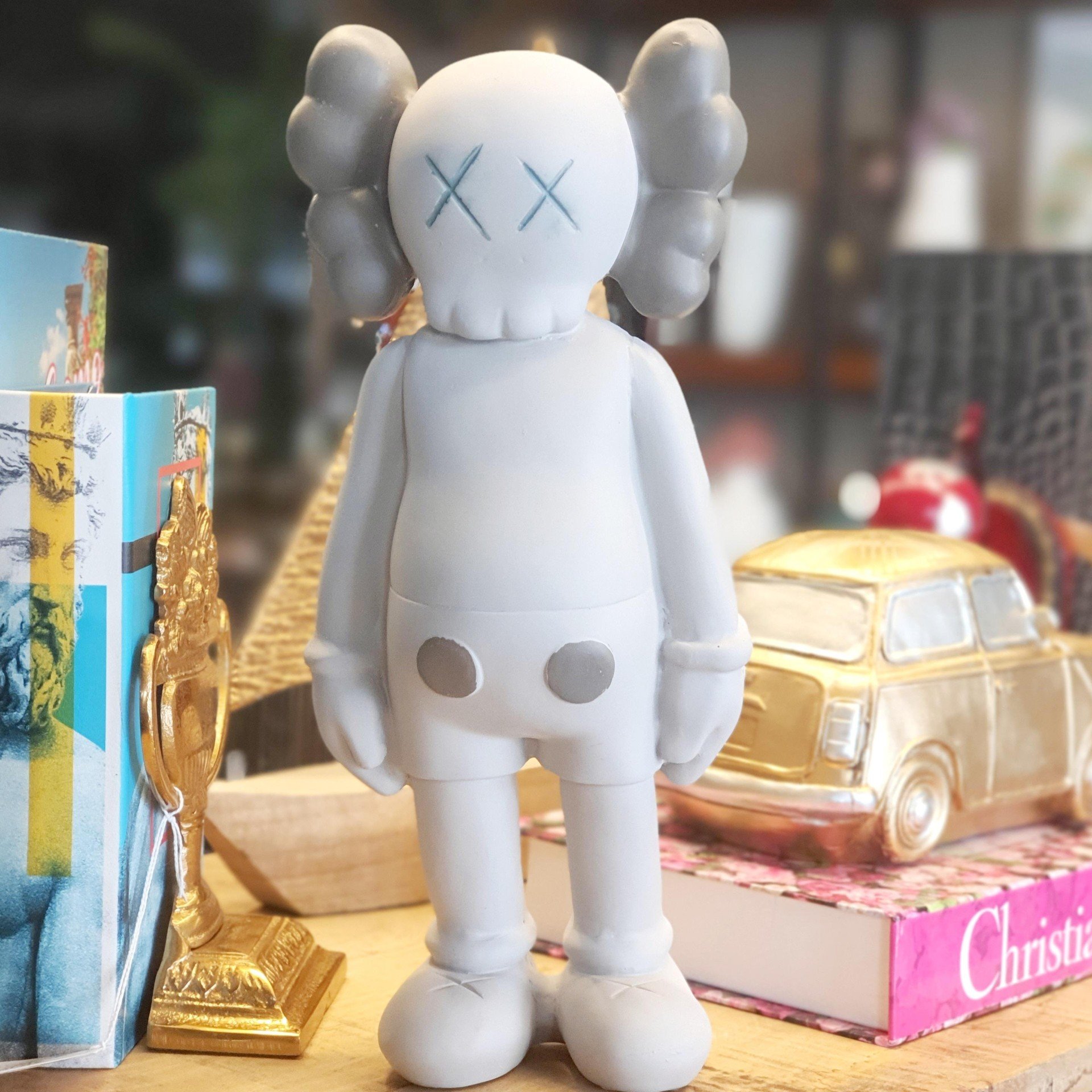 Gri Büyük Boy Kaws Biblo