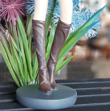 Armalı Mavi Kadın Biblo