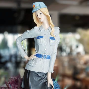 Armalı Mavi Kadın Biblo